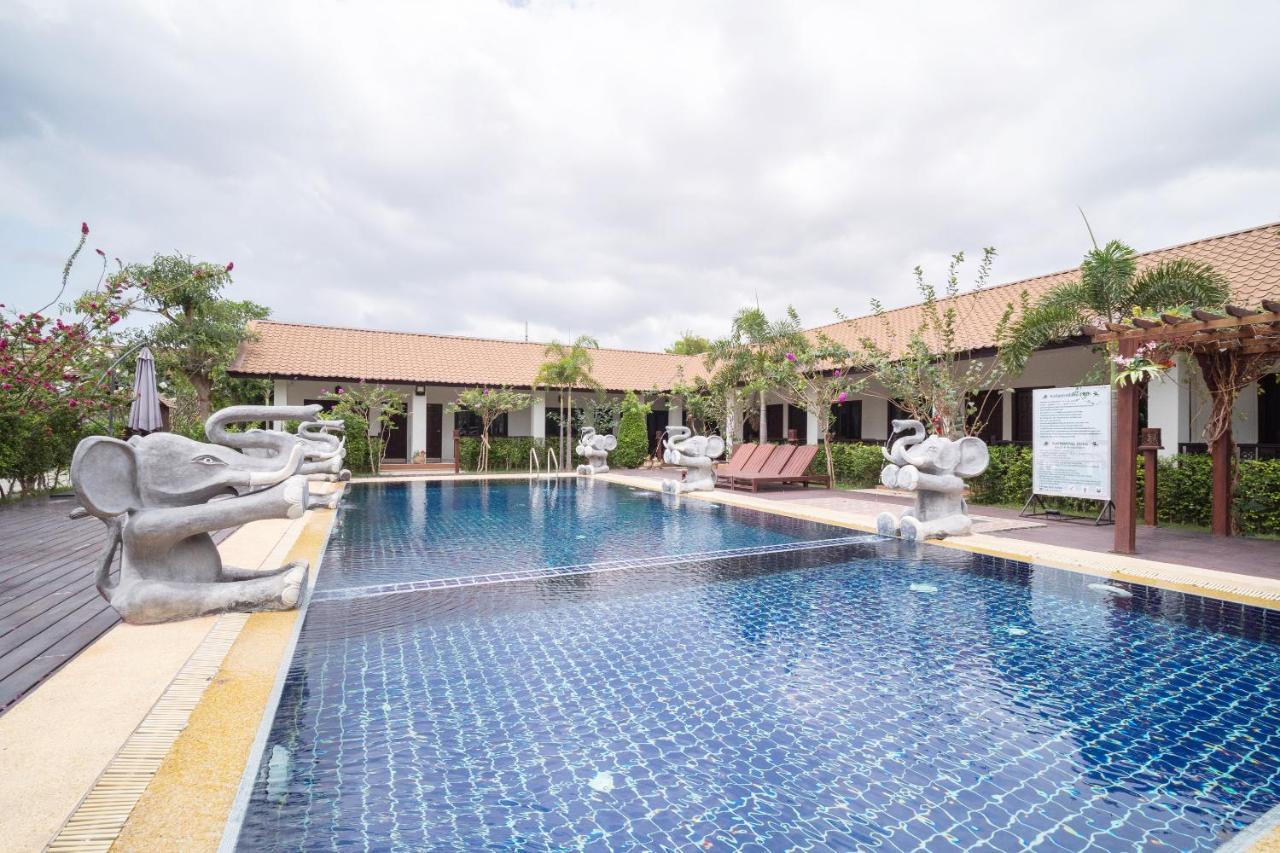 Oyo 837 Baan Kiang Nam Resort Bang Lamung Esterno foto