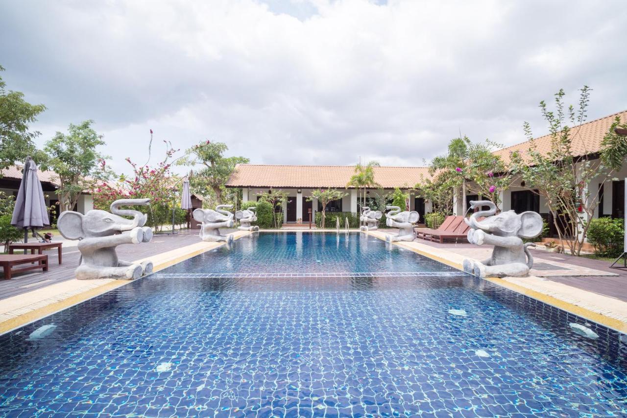 Oyo 837 Baan Kiang Nam Resort Bang Lamung Esterno foto