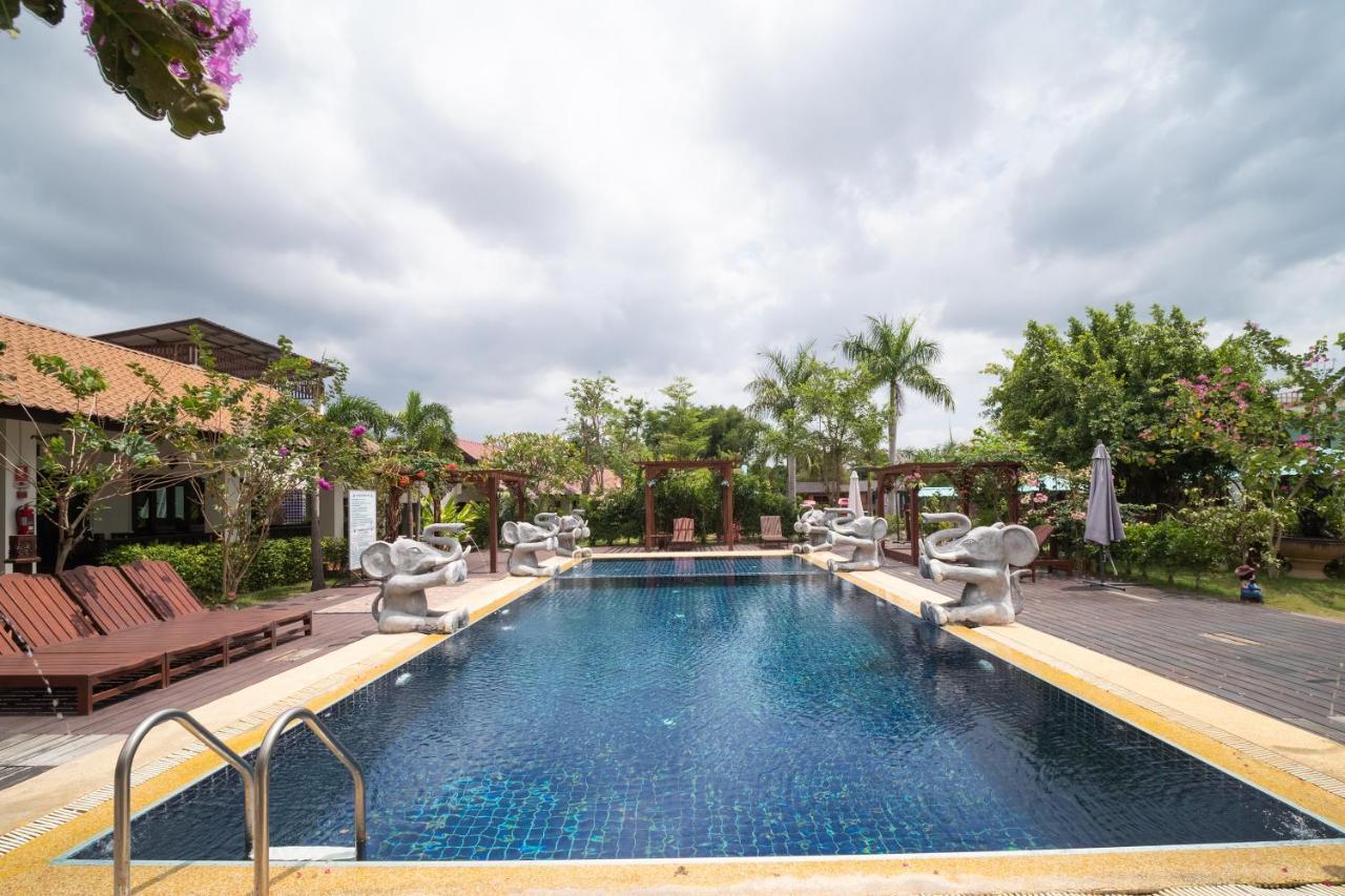 Oyo 837 Baan Kiang Nam Resort Bang Lamung Esterno foto